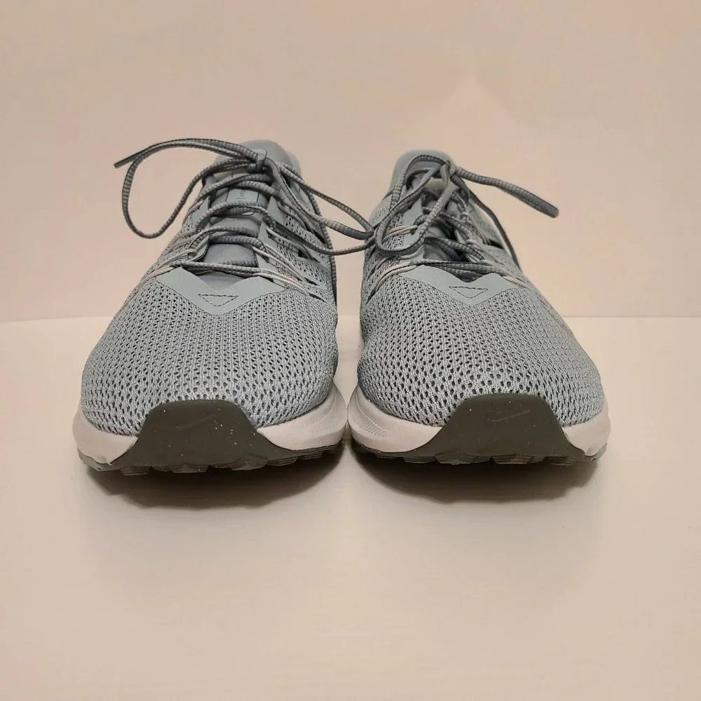 NEW Nike Quest 2 Trail Running Sneakers US Women's Size 11.5 Excellent Condition